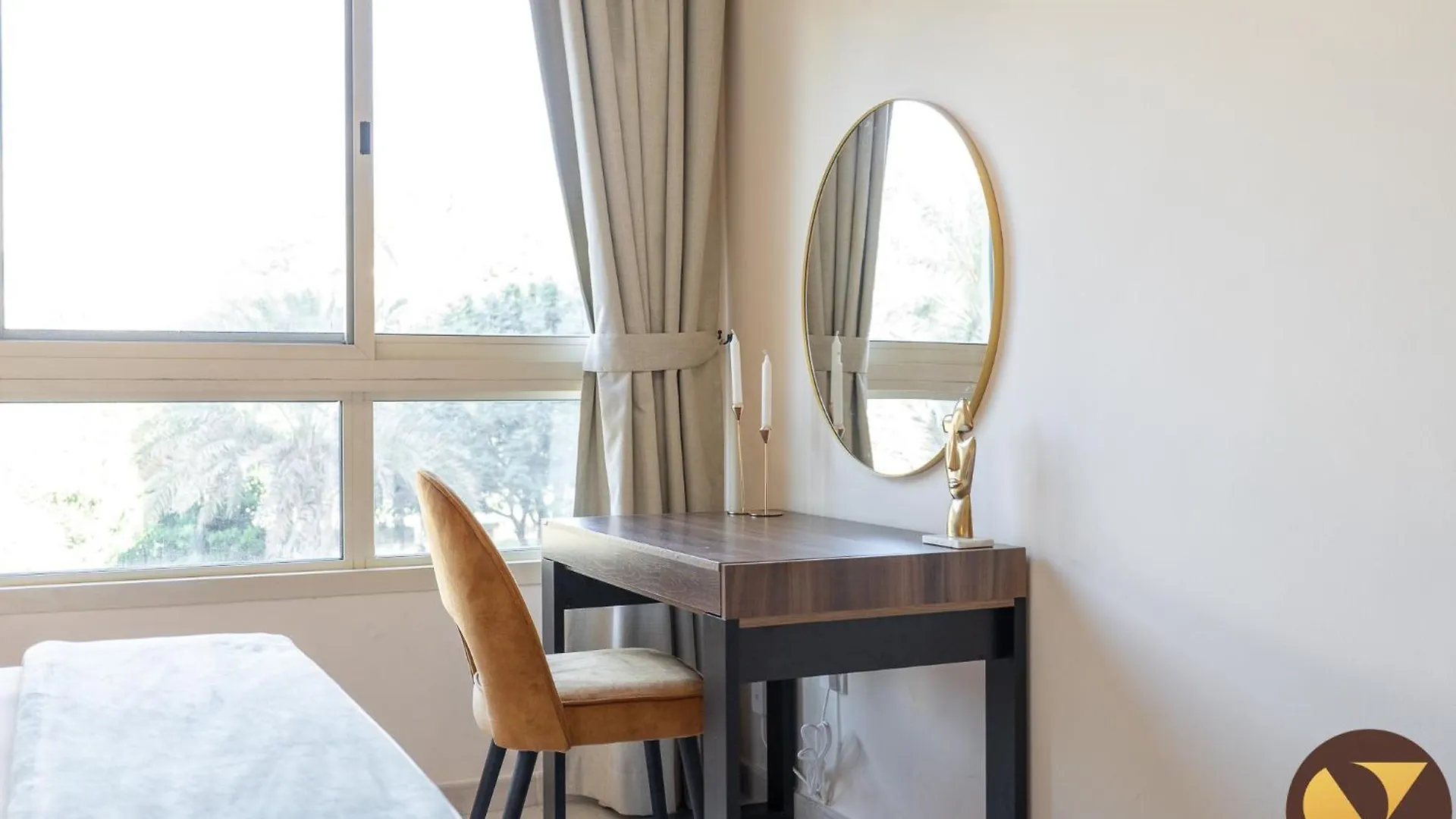 Vogue - The Greens And Views Dubai Apartment