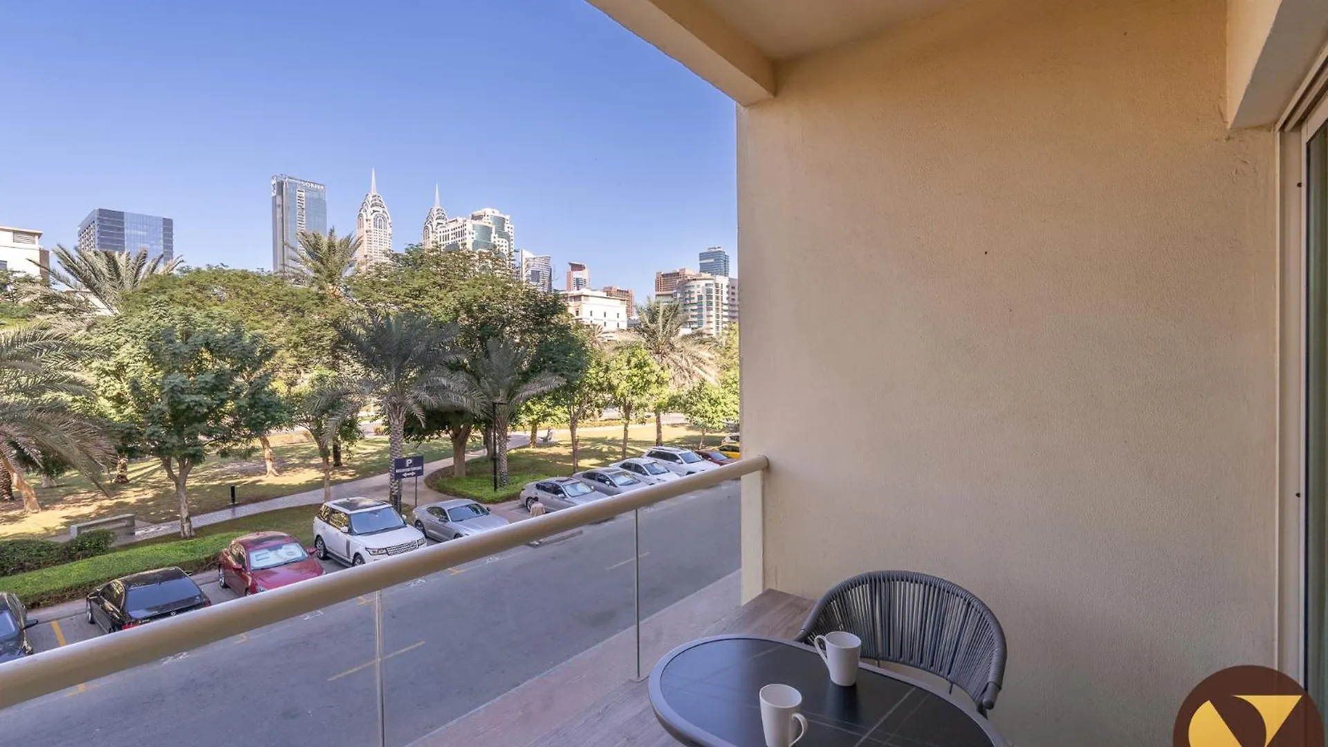 Vogue - The Greens And Views Dubai Apartment